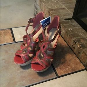 Bcbg sandals red and brown